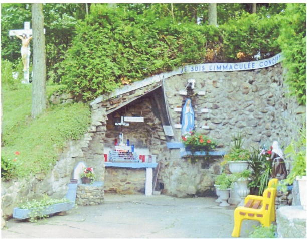 Pèlerinage annuel à la grotte Notre-Dame-de-Lourdes