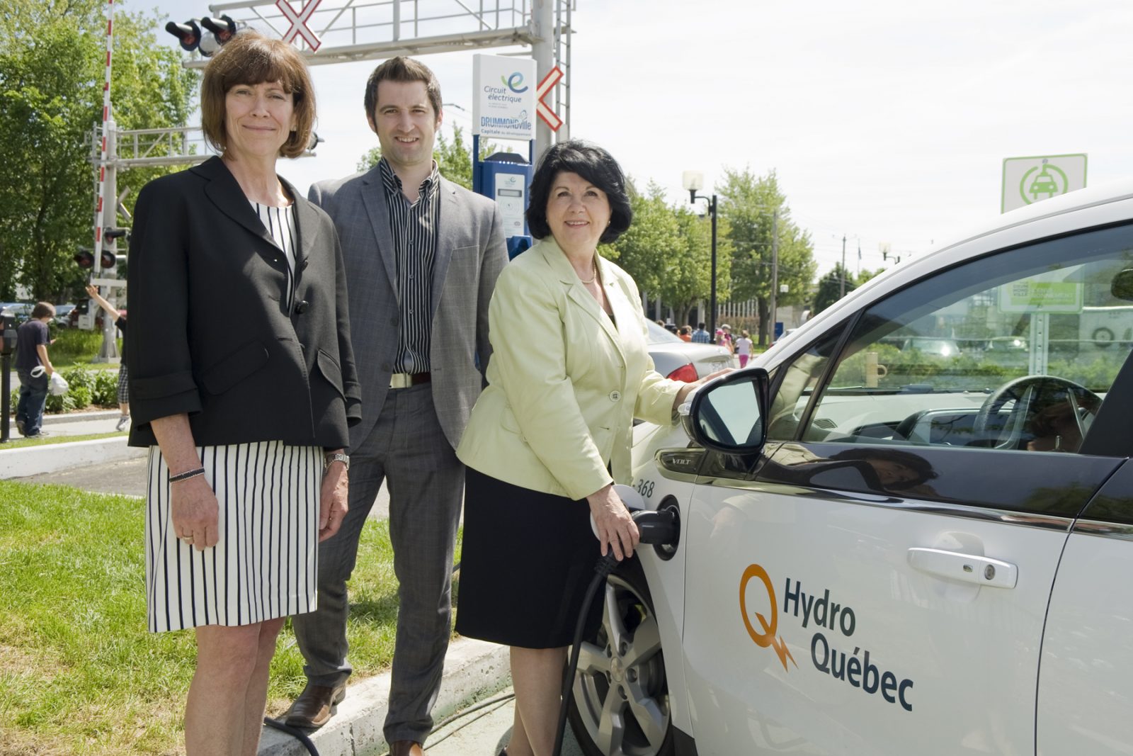 Dévoilement de la première borne de recharge pour véhicules électriques à Drummondville