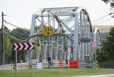 Fermeture du pont Curé-Marchand