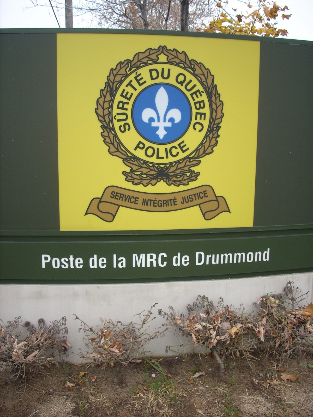 La Sûreté du Québec effectue une perquisition sur la rue Bernier
