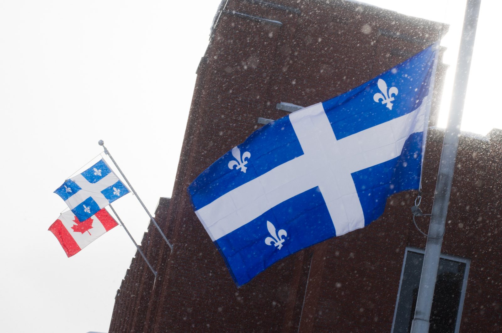 Drame à Québec : le drapeau de l’hôtel de ville mis en berne