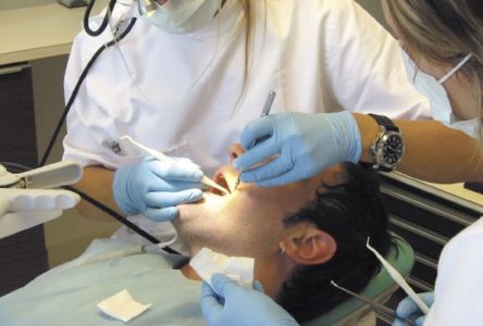 Quelque 2000 dentistes se retirent du régime public de soins dentaires