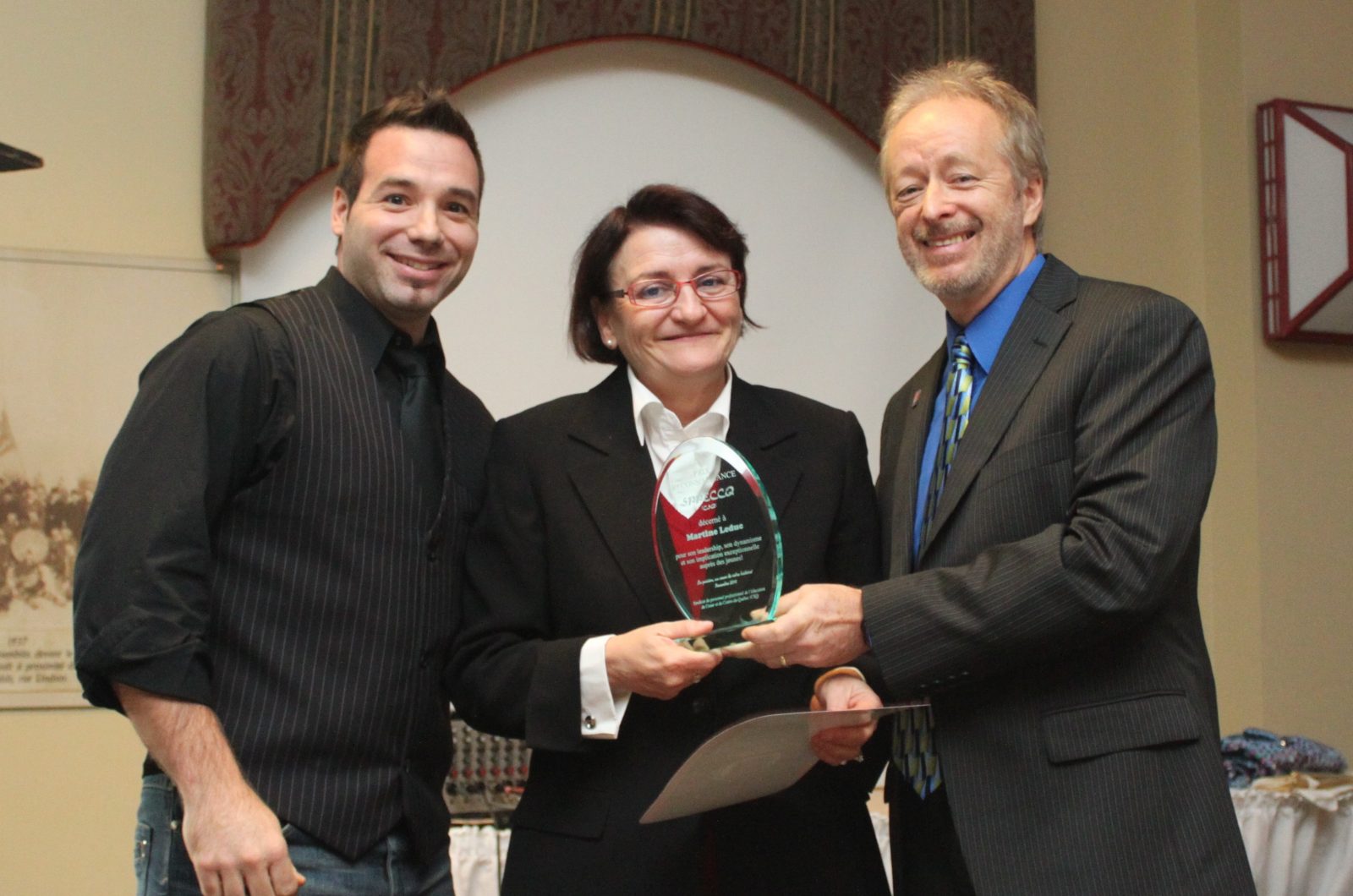 Martine Leduc se voit remettre le Prix reconnaissance 2010 du SPPÉCCQ-CSQ