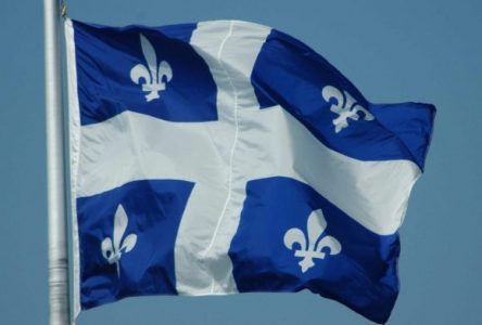 Opération décoration pour la Fête nationale du Québec