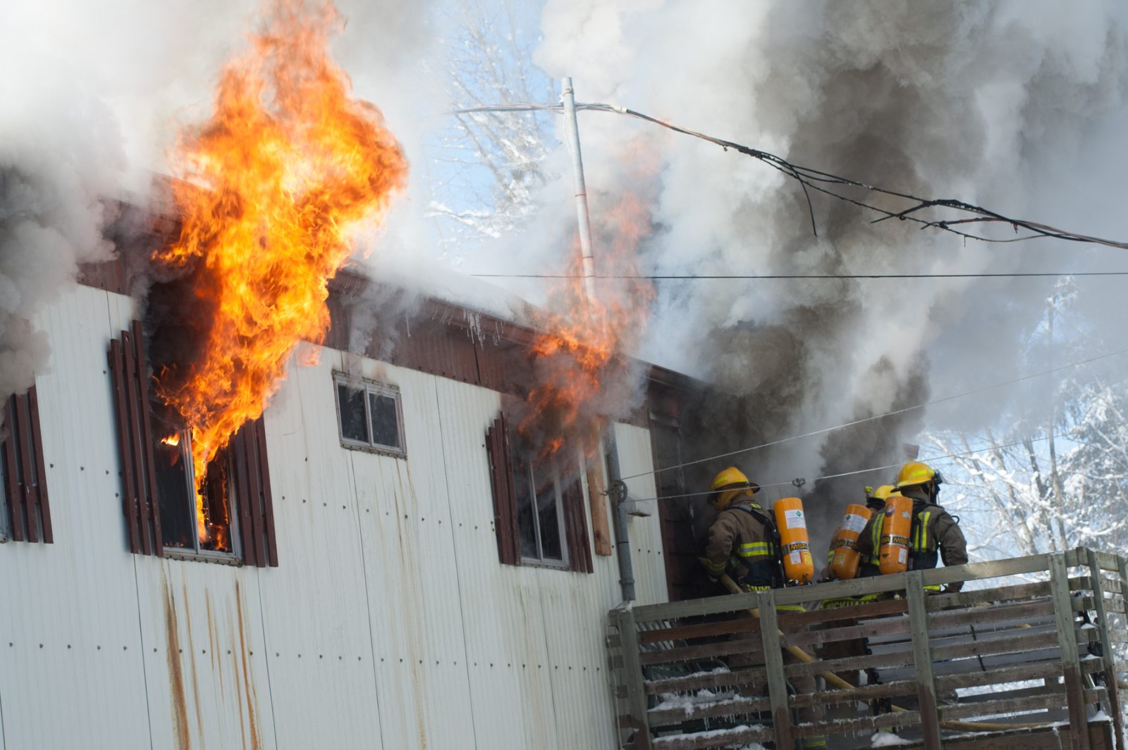 Une maison mobile détruite par les flammes