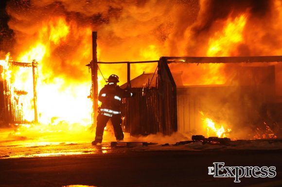 Incendie chez Pneus Bélisle : 2 millions $ partis en fumée (photos)