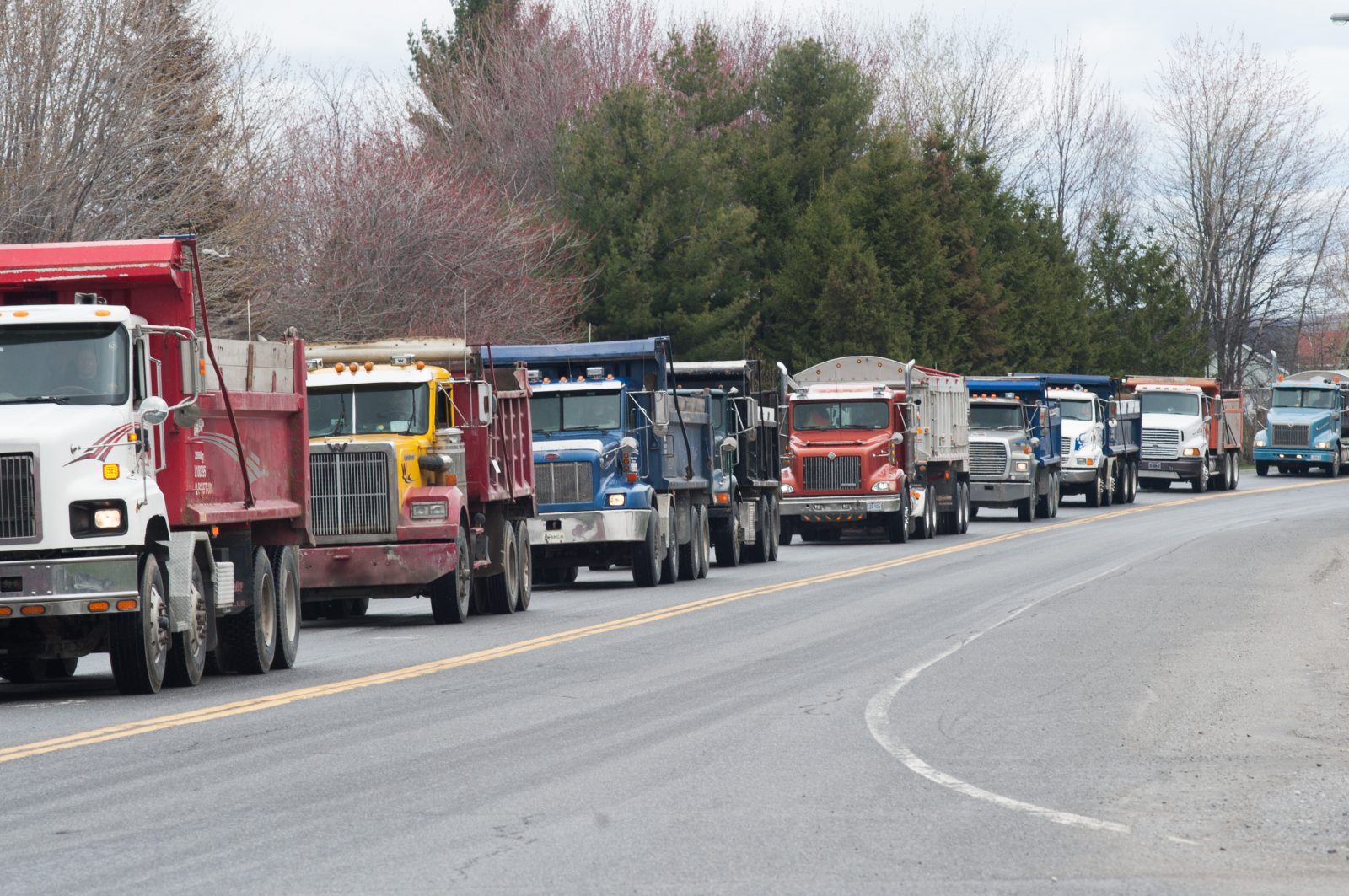 Une cinquantaine de camionneurs mécontents se mobilisent à Drummondville