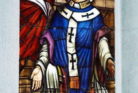 Le chanoine Melançon immortalisé dans un vitrail de Saint-Frédéric?