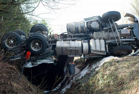 Un camion déverse des centaines de litres de purin à Wickham