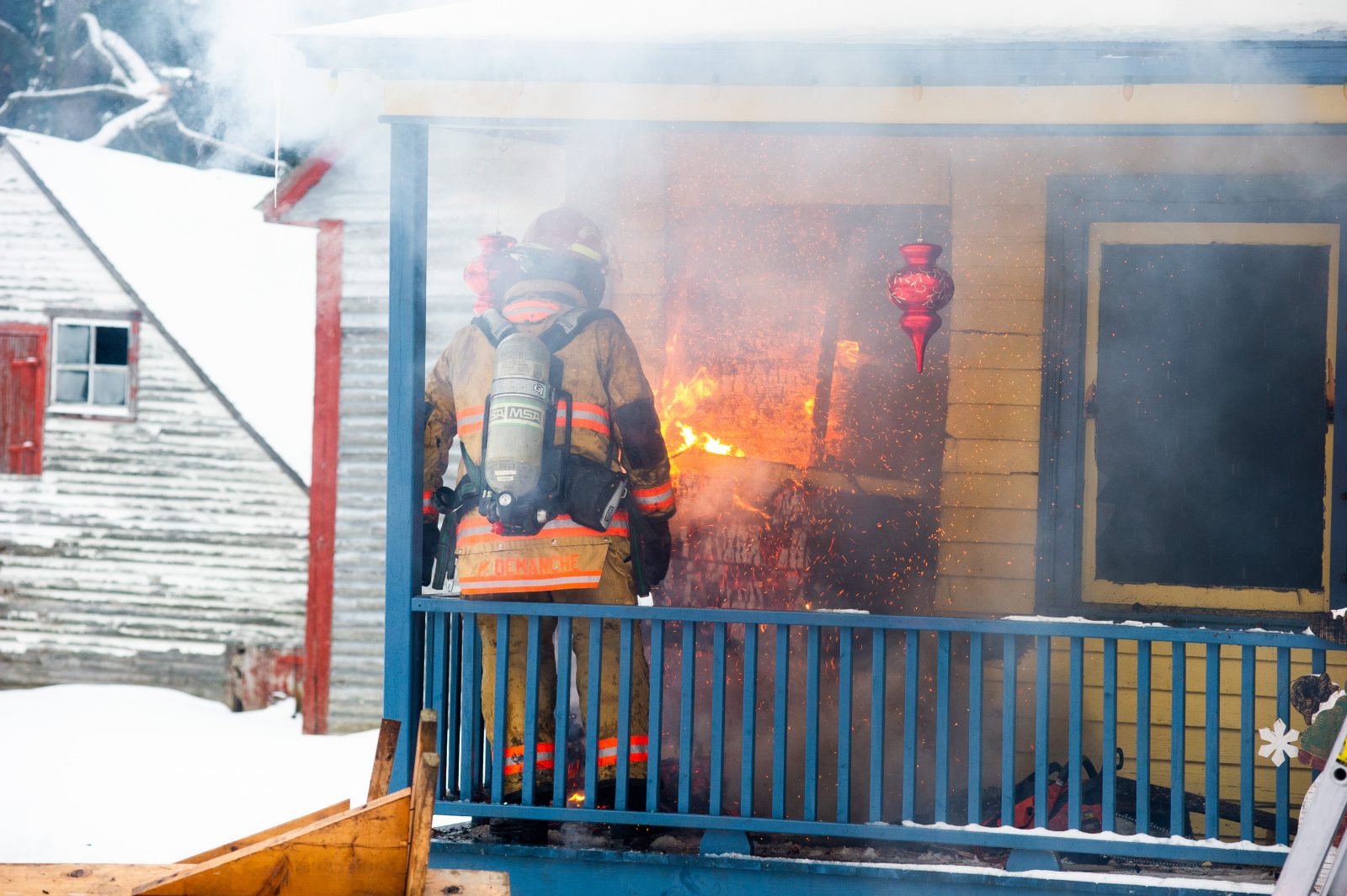 La maison de la commère en flammes au Village québécois d’antan (MISE À JOUR)