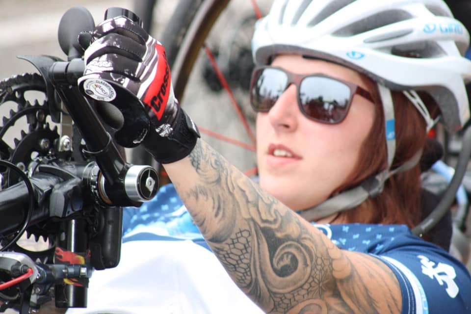 La paraplégique Camille René rayonne dans sa discipline : le vélo à mains