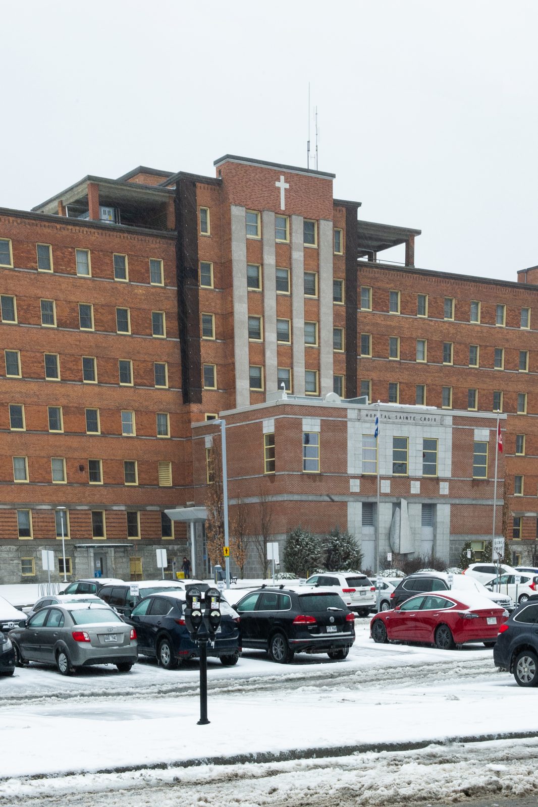 COVID-19 : six cas au 7e étage de l’hôpital