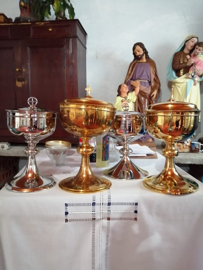 Des objets sacrés de l’ancienne église Saint-Pierre-et-Paul donnés à la Colombie