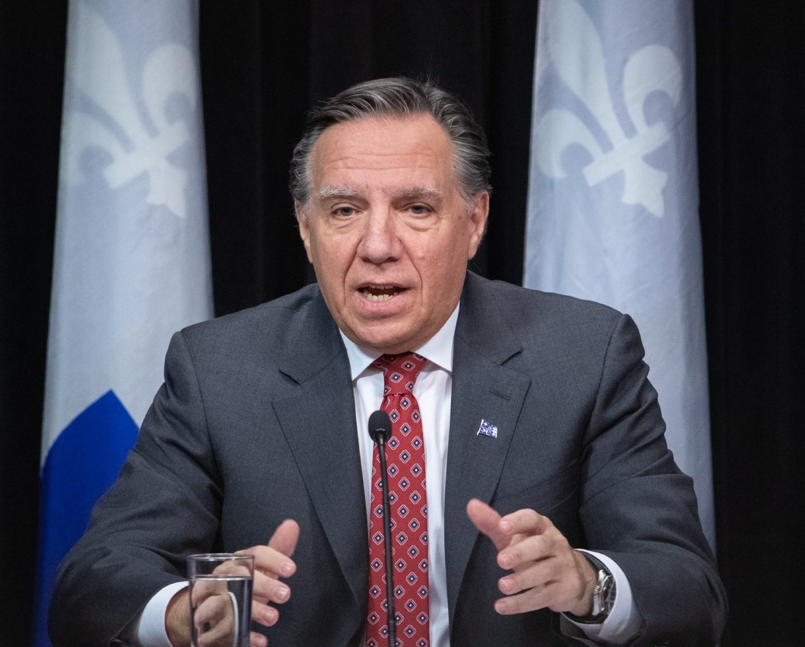 Québec interdit tout rassemblement intérieur ou extérieur