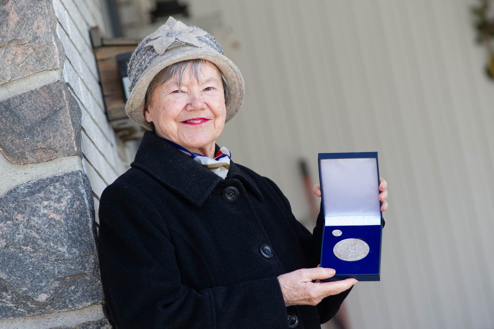 Une Drummondvilloise reçoit la médaille du lieutenant-gouverneur… par la poste