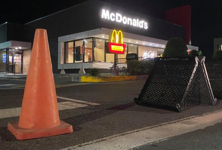 Employé déclaré positif à la COVID-19 : un restaurant McDonald’s fermé temporairement
