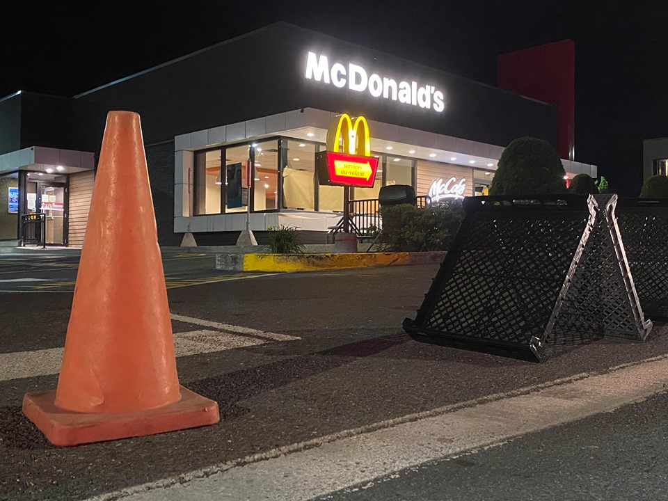 Employé déclaré positif à la COVID-19 : un restaurant McDonald’s fermé temporairement
