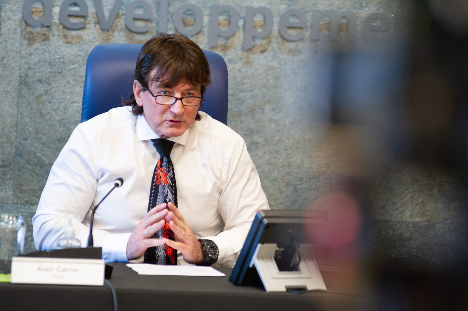 Le maire Carrier veut reporter le premier versement des taxes municipales