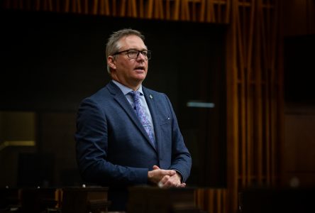 Martin Champoux dépose un projet de loi pour protéger le poids politique du Québec