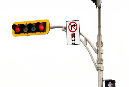 Virage à droite au feu rouge : 21 nouvelles interdictions à Drummondville