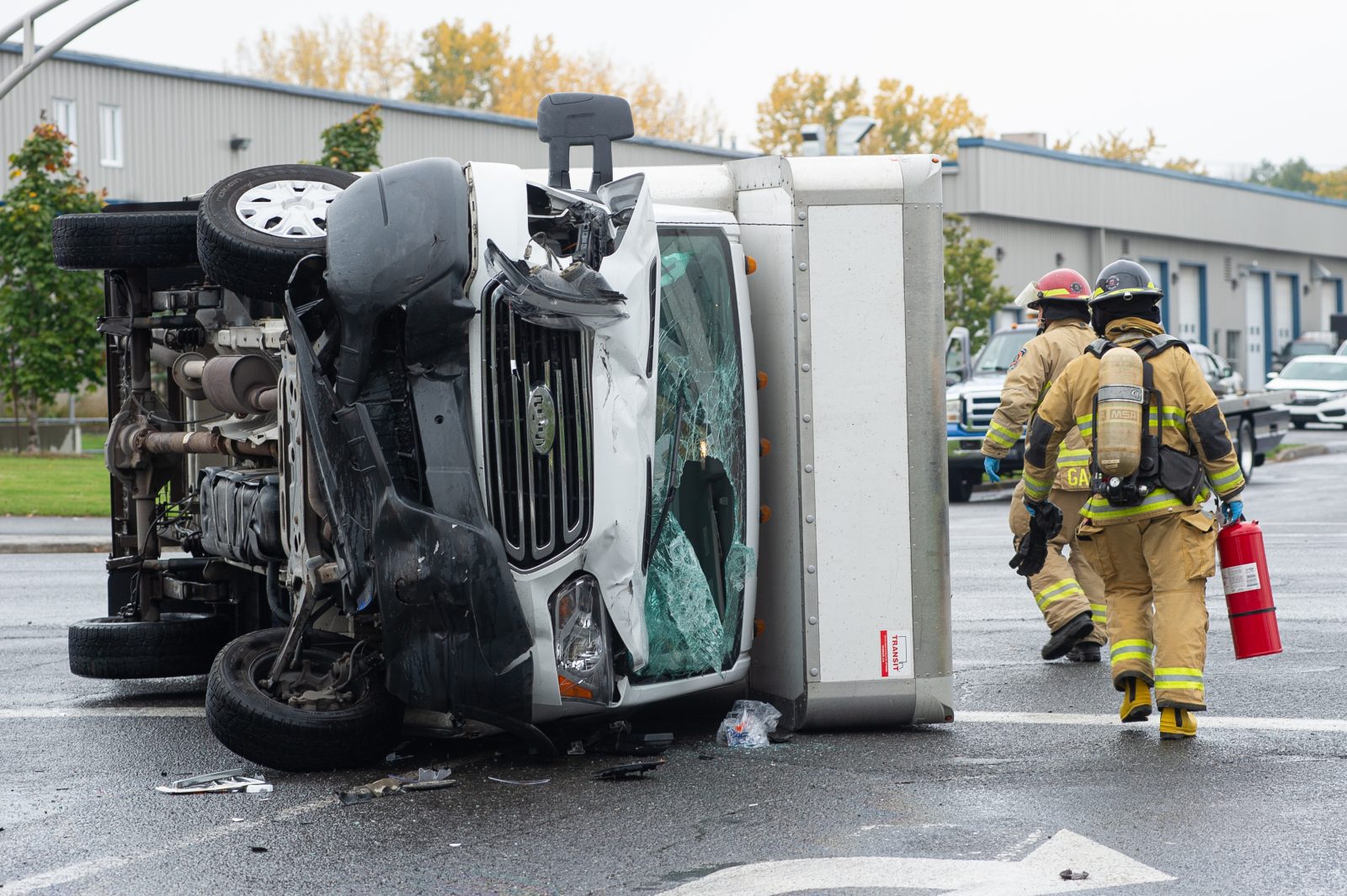 Un camion cube se renverse à la suite d’un accident