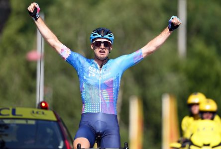 La victoire émotionnelle d’Hugo Houle au Tour de France