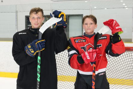 De jeunes Ukrainiens joueront au hockey grâce à un élan de générosité