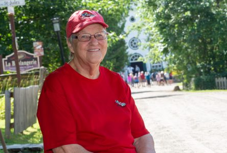 Une visiteuse passionnée au Village québécois d’antan