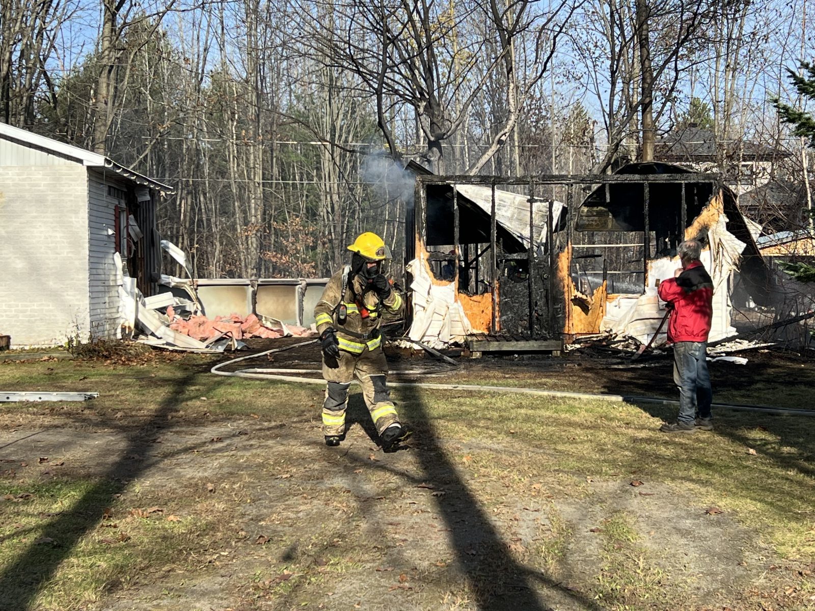 Un cabanon en feu endommage une résidence