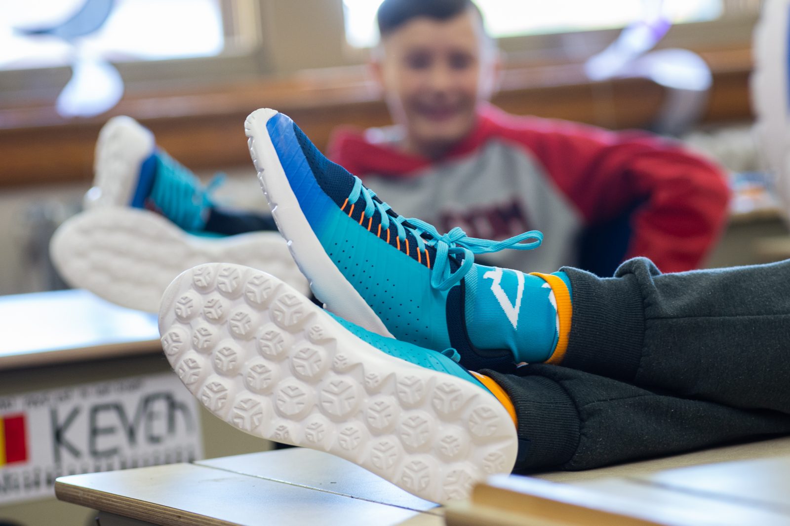 Une paire de souliers de sport «Cube énergie» pour les élèves de Christ-Roi  (photos)