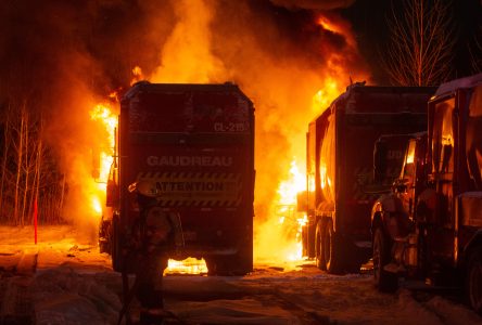 Des camions de la compagnie Gaudreau détruits par un incendie (photos et vidéo)
