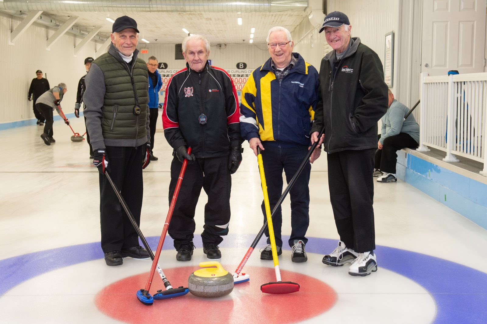 Un dernier tournoi de curling pour quatre octogénaires