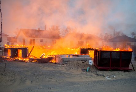 Trois maisons rasées par les flammes (mise à jour et photos)