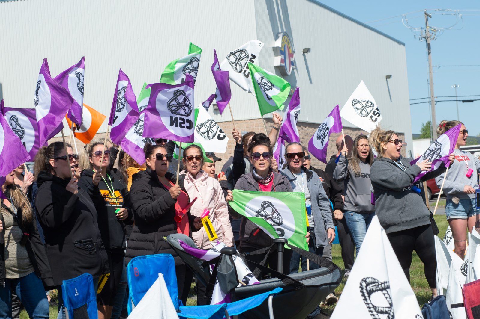 Les employés de l’usine Olymel sont en grève générale illimitée