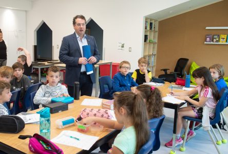 Le ministre de l’Éducation inaugure l’école des 2 Rivières