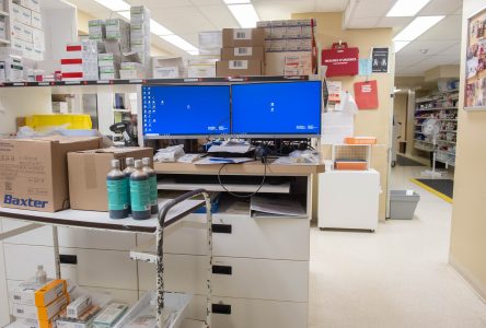 Hôpital : les premiers appels d’offres lancés pour la modernisation de la pharmacie