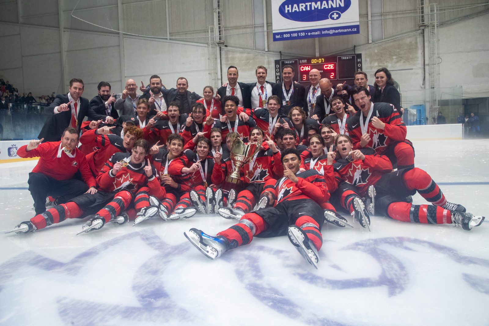 Sylvain Favreau et les Canadiens médaillés d’or