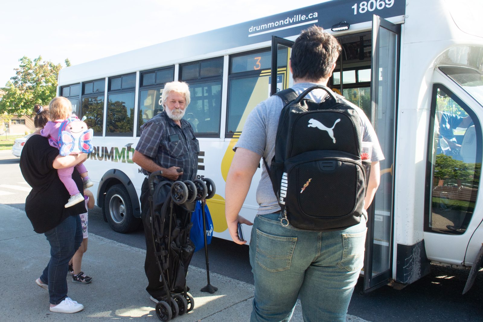 Paiement par carte dans les autobus : un litige coupe les élans de la Ville… et des usagers