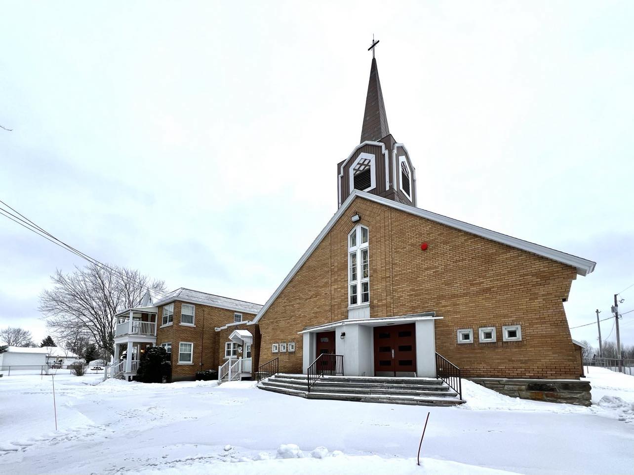 L’église Saint-Charles et son presbytère pourraient être vendus