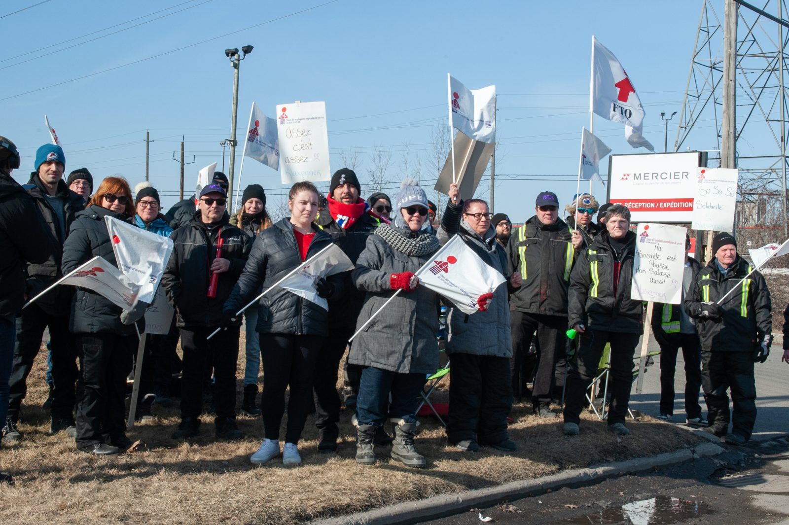 Les travailleurs syndiqués de Planchers Mercier sont en grève